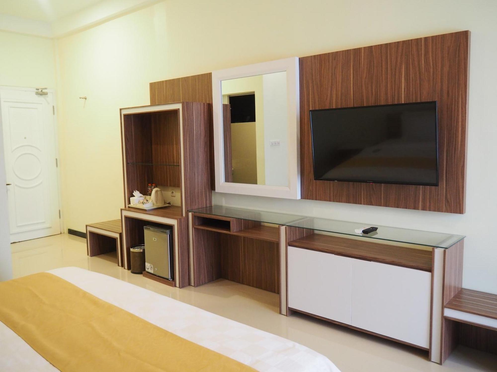 Luminor Hotel Banyuwangi By Wh Екстериор снимка