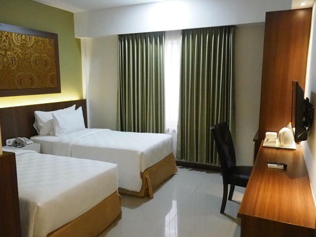 Luminor Hotel Banyuwangi By Wh Екстериор снимка