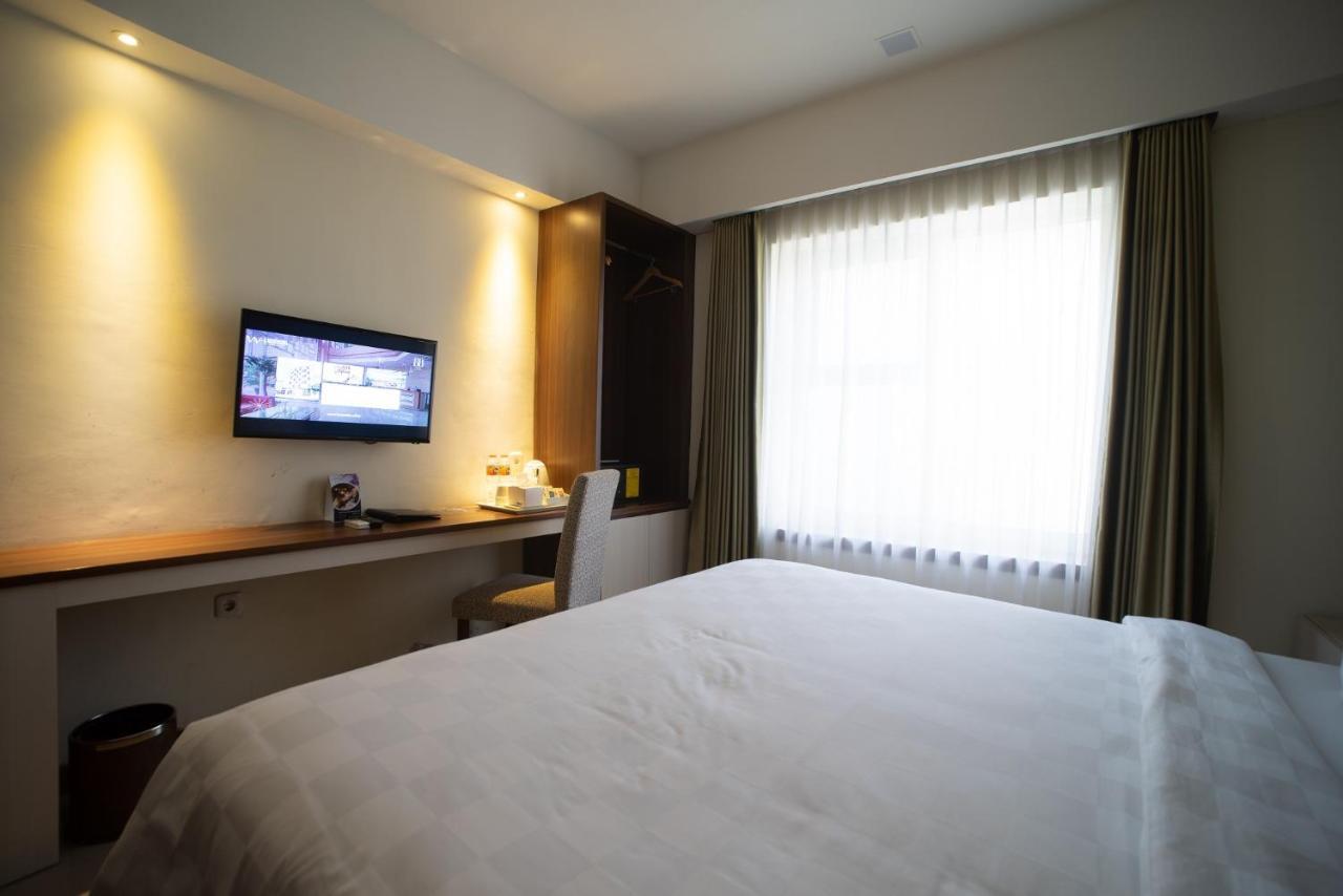 Luminor Hotel Banyuwangi By Wh Екстериор снимка